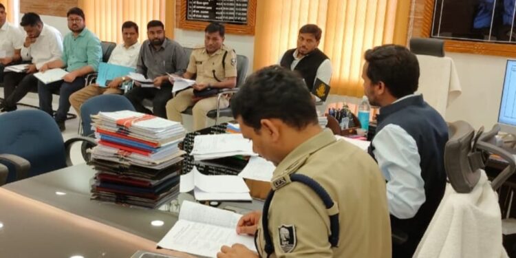 ईंट भट्ठा मद से 173.86 लाख, बालू मद से 1891.09 लाख, कार्य विभाग से 1484.47 लाख तथा अवैध खनन, परिवहन एवं भंडारण से ₹445.35 लाख की वसूली की गई है,4909.22 लाख रुपये राजस्व वसूली का है लक्ष्य: विभाग