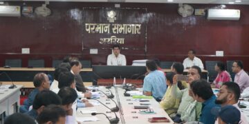 जिलाधिकारी ने की स्वास्थ्य विभाग की समीक्षा, हेल्थ एंड वेलनेस सेंटर को सशक्त बनाने पर बल