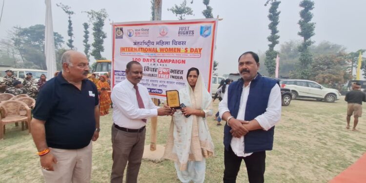 बाल विवाह मुक्ति रथ अभियान के तहत बथनाहा और पलासी पंचायतों को बाल विवाह मुक्त घोषित किया गया