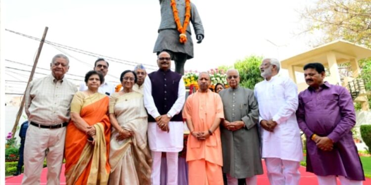 लखनऊ – देश-प्रदेश के विकास और जनकल्याण के लिए स्व. हेमवती नंदन बहुगुणाजी का योगदान सदैव प्रेरणादायी रहेगा: मुख्यमंत्री योगी आदित्यनाथ