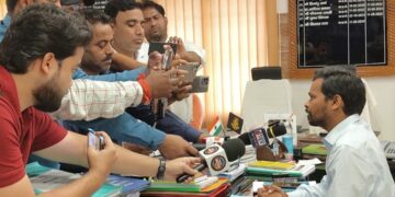 किशनगंज, बिहार- ईद- उल- फितर 2026 से संबंधित प्रतिनियुक्त दंडाधिकारी और पुलिस पदाधिकारी के साथ जिला प्रशासन की ब्रीफिंग