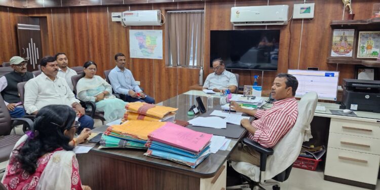 चमकी बुखार पर नियंत्रण हेतु जिला स्तरीय टास्क फोर्स की बैठक संपन्न