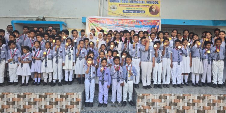 अररिया: मोहिनी देवी मेमोरियल स्कूल ने सत्र 2025-26 के उत्तीर्ण छात्र छात्र-छात्राओं को सम्मानित गया