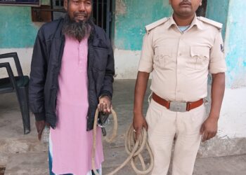 पलासी थाना क्षेत्र के कुम्हिया गांव में दहेज प्रताड़ना का एक गंभीर मामला सामने आया है।