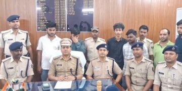 डुमरिया में फर्जी आधार कार्ड बनाने वाले गिरोह का भंडाफोड़, दो गिरफ्तार