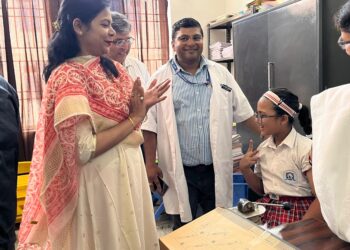 जिलाधिकारी वर्षा सिंह ने सेंट जोर्जिया स्कूल की छात्राओं को किया प्रेरित