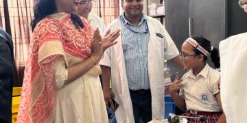 जिलाधिकारी वर्षा सिंह ने सेंट जोर्जिया स्कूल की छात्राओं को किया प्रेरित