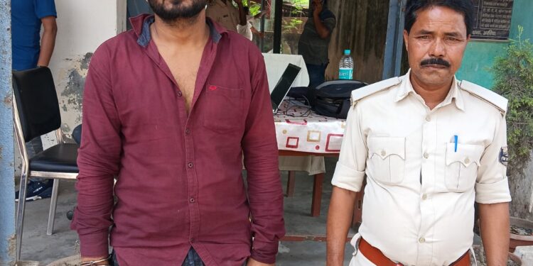 पलासी में 6.14 ग्राम स्मैक के साथ तस्कर गिरफ्तार, न्यायिक हिरासत में भेजा गया