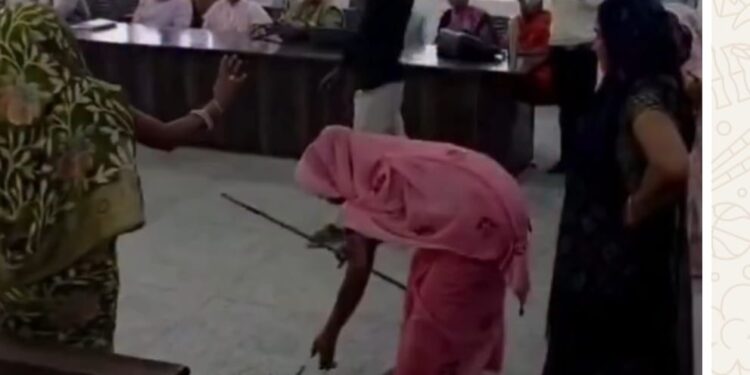 लखनऊ -स्मार्ट मीटर के नाम पर चल रही बिजली की ठगी के ख़िलाफ़ उप्र की जनता के गुस्से का मीटर हाई है: पूर्व मुख्यमंत्री अखिलेश यादव 