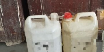 अवैध शराब के खिलाफ पुलिस की कार्रवाई, 10 लीटर देशी शराब बरामद