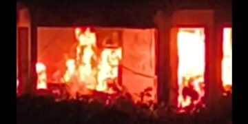 कुर्साकाटा – PHC मेडिकल स्टोर में भीषण अगलगी, लाखों की दवाइयां और कागजात जलकर राख