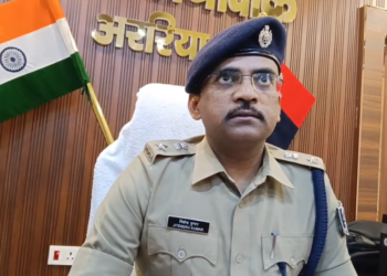 मोबाइल दुकान की आड़ में फर्जी दस्तावेज बनाने वाला गिरोह बेनकाब, चार गिरफ्तार