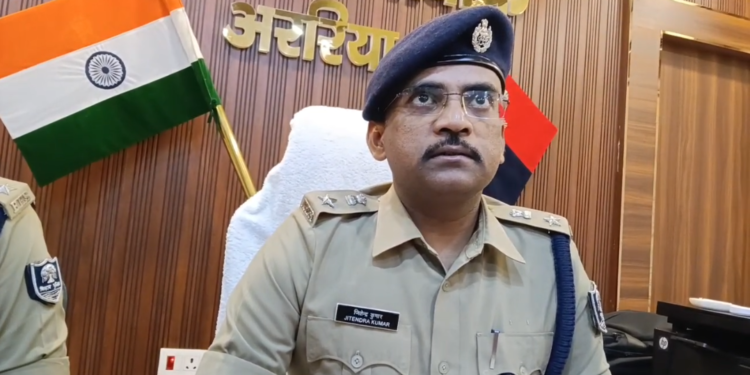 मोबाइल दुकान की आड़ में फर्जी दस्तावेज बनाने वाला गिरोह बेनकाब, चार गिरफ्तार