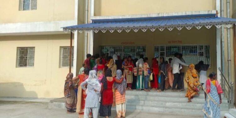 किशनगंज, बिहार -डिजिटल कतार प्रबंधन से स्वास्थ्य सेवाओं में हुआ भारी सुधार, मरीजों को राहत