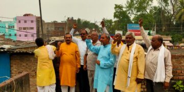 भाकपा ने मजदूर दिवस पर झंडोत्तोलन किया