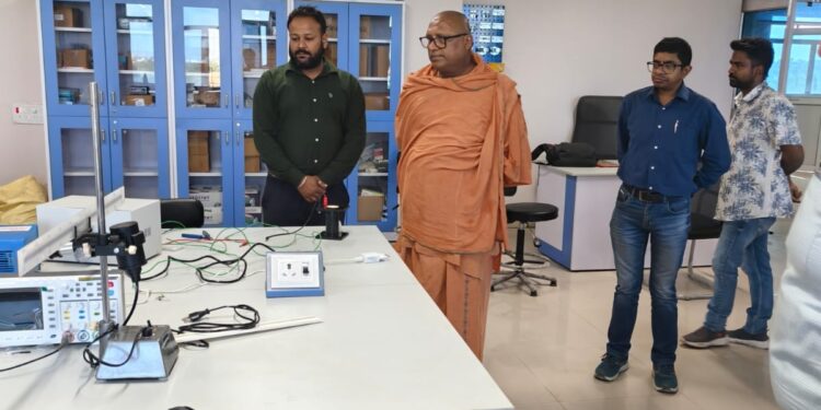 रुंगटा इंस्टिट्यूट ऑफ टेक्नोलॉजी एंड मैनेजमेंट (RITM) परिसर में रामकृष्ण मिशन, कटिहार के सचिव स्वामी महेश्वरानंद जी महाराज का आगमन, सुखद पल 