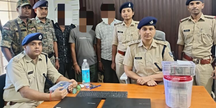 अररिया – महलगांव में साइबर ठगी गिरोह का भंडाफोड़, 17.95 लाख नकद समेत तीन गिरफ्तार