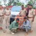 फोरलेन पर उत्पाद विभाग की बड़ी घेराबंदी, सफारी वाहन से 126 लीटर विदेशी बीयर बरामद।