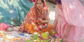 पति की लंबी आयु के लिए सुहागिनों ने की वट बृक्ष की पूजा