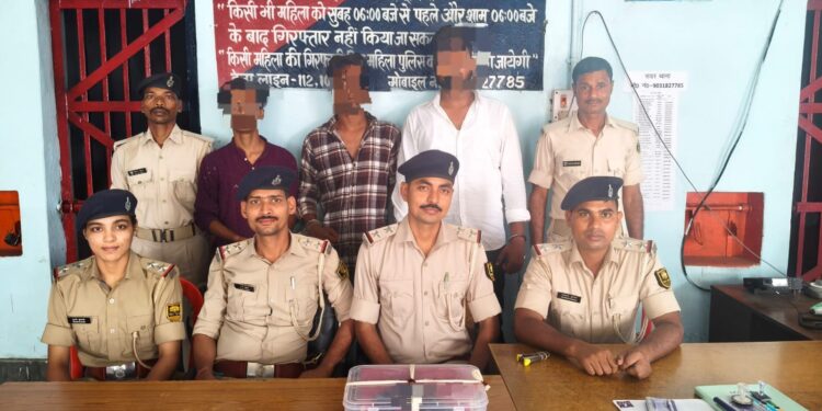 अवैध पिस्तौल व बाइक के साथ तीन युवक गिरफ्तार