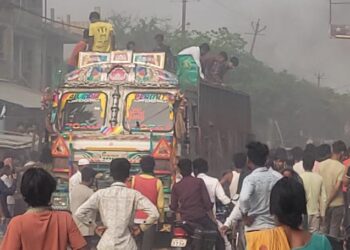 रानीगंज – रानीगंज में दर्दनाक सड़क हादसा, महिला की मौत के बाद एनएच जाम