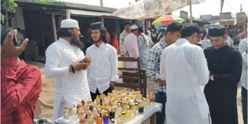 रजोखर बाजार में शांतिपूर्ण माहौल में मनाई गई बकरीद, नमाज के बाद मेले जैसा दिखा नजारा।