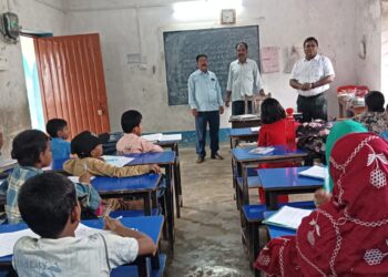 अररिया – जिला पदाधिकारी के निर्देश पर जिले के विभिन्न विद्यालयों का निरीक्षण, 25 शिक्षक अनाधिकृत रूप से पाए अनुपस्थित, होगी कार्रवाई