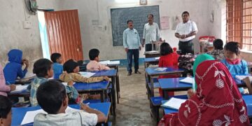 अररिया – जिला पदाधिकारी के निर्देश पर जिले के विभिन्न विद्यालयों का निरीक्षण, 25 शिक्षक अनाधिकृत रूप से पाए अनुपस्थित, होगी कार्रवाई