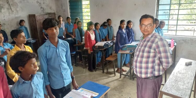 बीडीओ का औचक निरीक्षण, स्कूलों की शैक्षणिक व्यवस्था पर कसा शिकंजा।