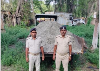 रानीगंज में अवैध खनन, परिवहन के विरूद्ध एक ट्रैक्टर जप्त