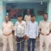 कमरो चौक में शराबबंदी कानून के तहत दो युवक गिरफ्तार