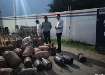 बिहार: किशनगंज जिले में एलपीजी गैस की किल्लत को लेकर किसी ने कालाबाजारी शिकायत की या नहीं की, जमाखोरी पर प्रशासन ने किया प्रहार