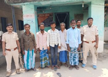 संध्या गश्ती के दौरान पुलिस की बड़ी कार्रवाई, पांच वारंटी गिरफ्तार
