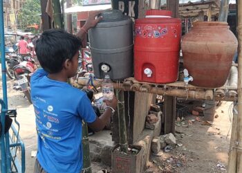 अररिया – भीषण गर्मी में पेयजल स्टॉल बने सहारा, चांदनी चौक पर पानी खत्म होने से बढ़ी परेशानी