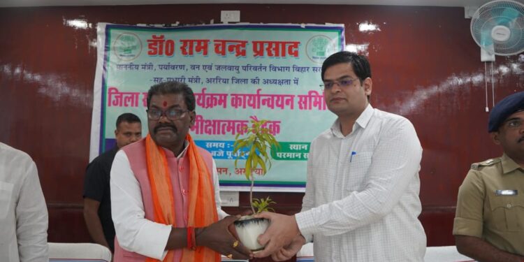 माननीय प्रभारी मंत्री महोदय ने की जिला कार्यक्रम क्रियान्वयन समिति (20 सूत्री) की समीक्षा बैठक
