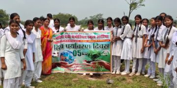 अररिया – 450 छात्रों ने किया वृक्षारोपण, रहिकपुर वन क्षेत्र में लगाए हजारों पौधे