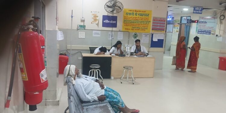 अररिया – इमरजेंसी पर्ची को लेकर सदर अस्पताल में हुआ विवाद, स्वास्थ्यकर्मी के व्यवहार पर उठे सवाल