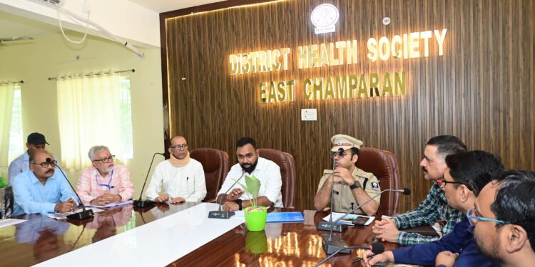 जिलाधिकारी ने स्वास्थ्य विभाग के साथ किया समीक्षात्मक बैठक