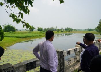 संभावित बाढ़ के खतरों को लेकर जिला पदाधिकारी ने किया संवेदनशील क्षेत्रों का निरीक्षण