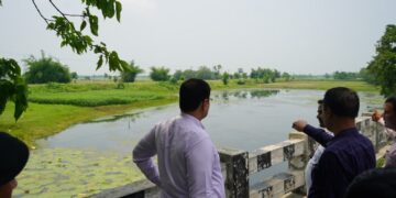 संभावित बाढ़ के खतरों को लेकर जिला पदाधिकारी ने किया संवेदनशील क्षेत्रों का निरीक्षण