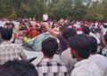 मेले में 3 वर्षीय बच्चा कार की चपेट में आया, बाल बाल बचा