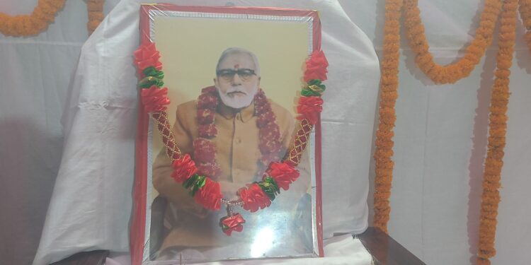 कटिहार – तारकेश्वर मंडल के आवास पर चल रहा आध्यात्मिक सत्संग, भक्तिमय माहौल में उमड़े श्रद्धालु
