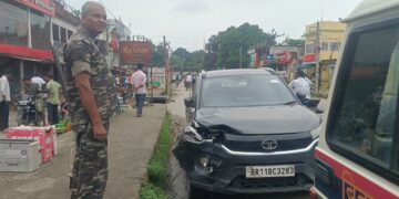 अररिया – रॉन्ग साइड से आ रही नेक्सॉन कार ने बाइक को मारी टक्कर, युवक घायल