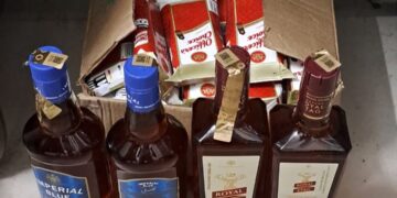 अररिया – इस्लामनगर में पुलिस की बड़ी कार्रवाई, बाइक से 7.32 लीटर विदेशी शराब बरामद