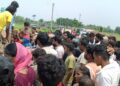 डाला चौक के समीप सड़क किनारे 55 वर्षीय व्यक्ति का शव मिलने से सनसनी फैल गई है