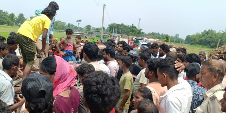 डाला चौक के समीप सड़क किनारे 55 वर्षीय व्यक्ति का शव मिलने से सनसनी फैल गई है