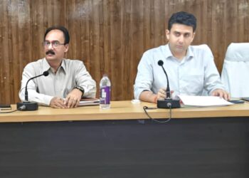 जिला पदाधिकारी श्री रिची पांडेय की अध्यक्षता में स्वास्थ्य विभाग की समीक्षात्मक बैठक संपन्न,