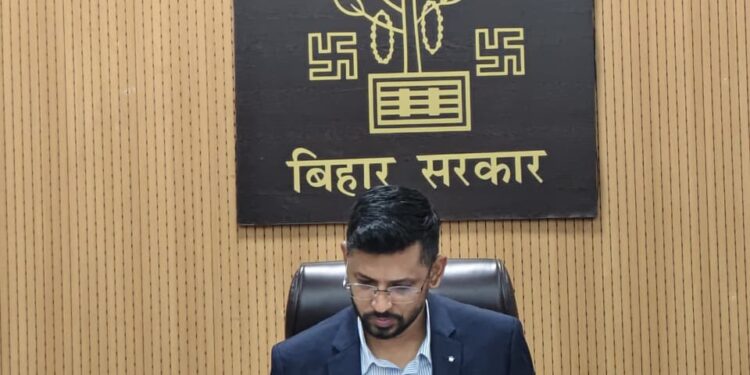 एईएस/जेई की रोकथाम, इलाज एवं जागरूकता के प्रभावी क्रियान्वयन के लिये जिलाधिकारी ने की बैठक