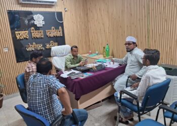 नल-जल योजना की बदहाल स्थिति पर एसडीओ से शिकायत, कई वार्डों में जलापूर्ति ठप
