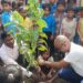 जन्मदिन पर पौधा लगाकर बेटी ने दिया पर्यावरण बचाने का संदेश